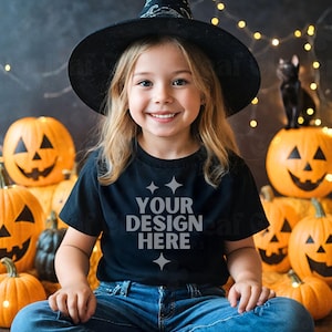 Schwarz Gildan 5000B Halloween Halloween Shirt Mockup G5000B Schwere Baumwolle T-Shirt Spooky Season Mock-up Print on Demand Kinder Halloween T-Shirt Mock up