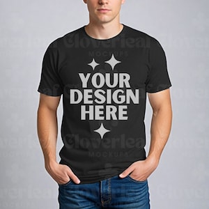 Gildan 64000 Camicia nera Mockup maschile Maglietta nera Mock-up 64000 Modello uomo Mock up Nero Softstyle Men Tee Mock Semplice Gildan 64000 Mock