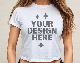 Maqueta de camiseta blanca para mujer, top corto blanco ajustado para mujer, maqueta de camiseta, top corto informal sencillo, maqueta de camiseta corta, maquetas de marca genérica para impresión bajo demanda (POD)