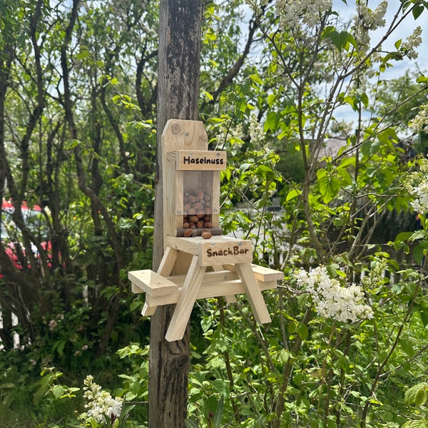 Eichhörnchen Futterstation handgemacht aus Einwegpaletten, Eichhörnchen-Futterhaus recycelt Futterstelle Haselnüsse