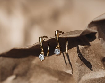 Graceful Drops: Sprinkle Diamond Huggie Earrings, Minimalist Earrings, Waterproof, Nickelfree, Hypoallergenic - Modern Elegance | Solaris