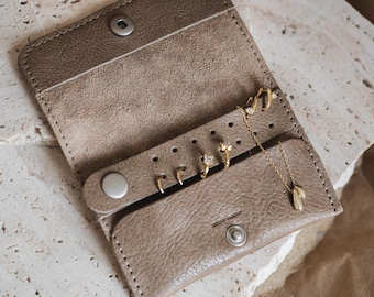 Leather Travel Jewelry Case: Compact Minimalist Organizer "GEMELIA"