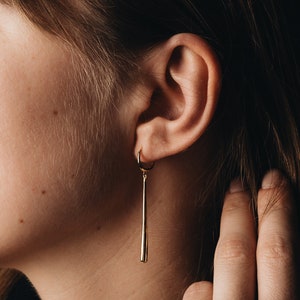 Gold Bar Ohrringe: Minimalistische Ohrringe, wasserdicht, Lange Bar Baumeln, 18k Gold, 925 Sterling Silber, moderner minimalistischer Schmuck Vela Bild 6