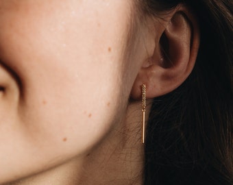 Gold Bar Ohrringe mit Sparkle Akzenten - Minimalist Dangle, eleganter Schmuck für Abendgarderobe, Geschenk für Sie, moderner minimalistischer Schmuck Lila