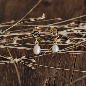 Pearl Drop Earrings: Pearl Stud Earrings, Baroque Pearl Earrings, Vintage Style Earrings, Bridesmaid Gifts, Valentines Day Gift | Pérla
