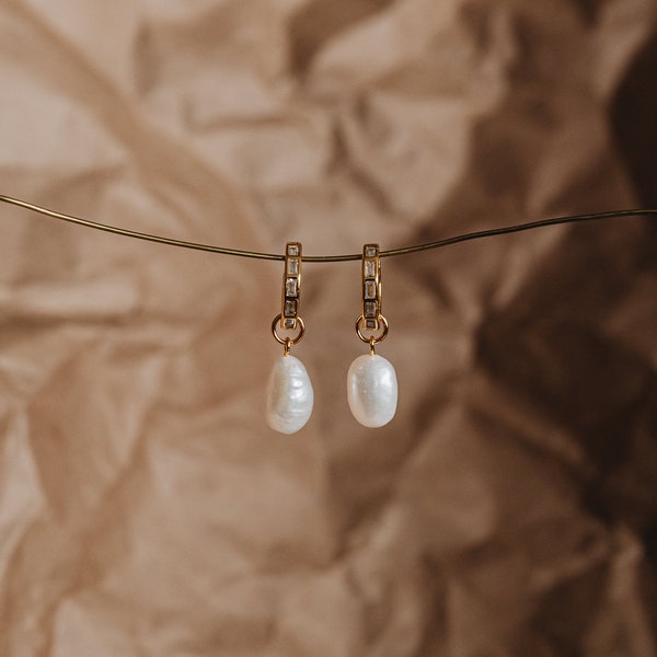 Goldene Creolen mit abnehmbaren Perlen - Sleek Creolen oder Perlen geschmückt, Diamant Perlenohrringe, Minimalistische Perlenohrringe | Feli