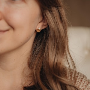 Gouden zoetwaterpareloorbellen – Minimalistische alledaagse sieraden | Mira