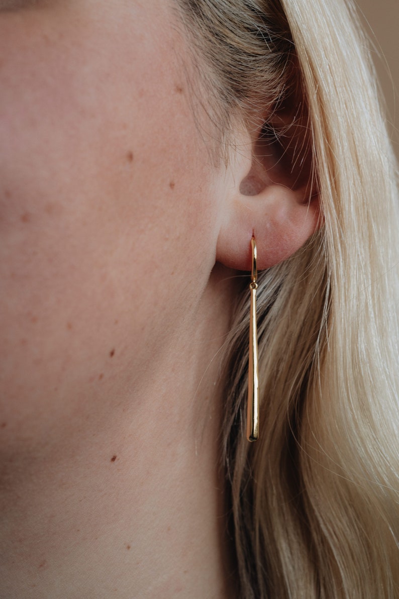 Gold Bar Ohrringe: Minimalistische Ohrringe, wasserdicht, Lange Bar Baumeln, 18k Gold, 925 Sterling Silber, moderner minimalistischer Schmuck Vela Bild 1