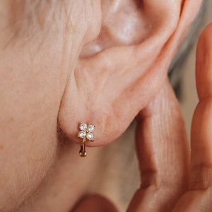 Puces d'oreilles scintillantes chics - Boucles d'oreilles élégantes en or vermeil 18 carats et en argent sterling avec zircone, hypoallergénique, imperméable, design floral | Zouri