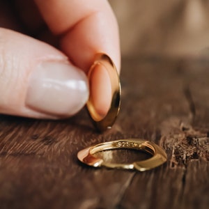 Gold Creolen, Ohrringe für Mama, Geschenk für Mama, Kreis Ohrringe, Minimalistische Ohrringe, Silber Creolen, wasserdichter Schmuck | Oriana