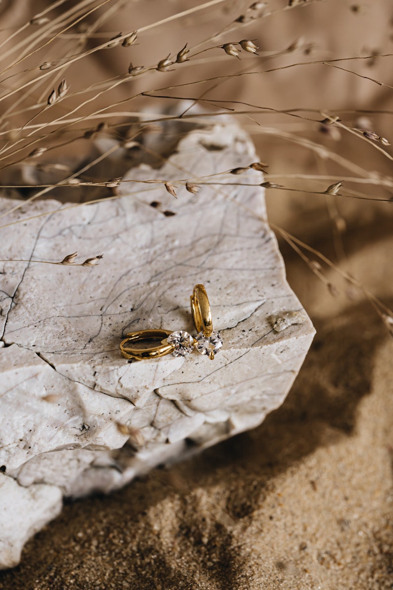 Schicke Gold Ohrstecker Elegante Zirkonia Hypoallergen, Nickelfrei, handgefertigt, perfekt für den Alltag oder zur Abendgarderobe AURORA Bild 9