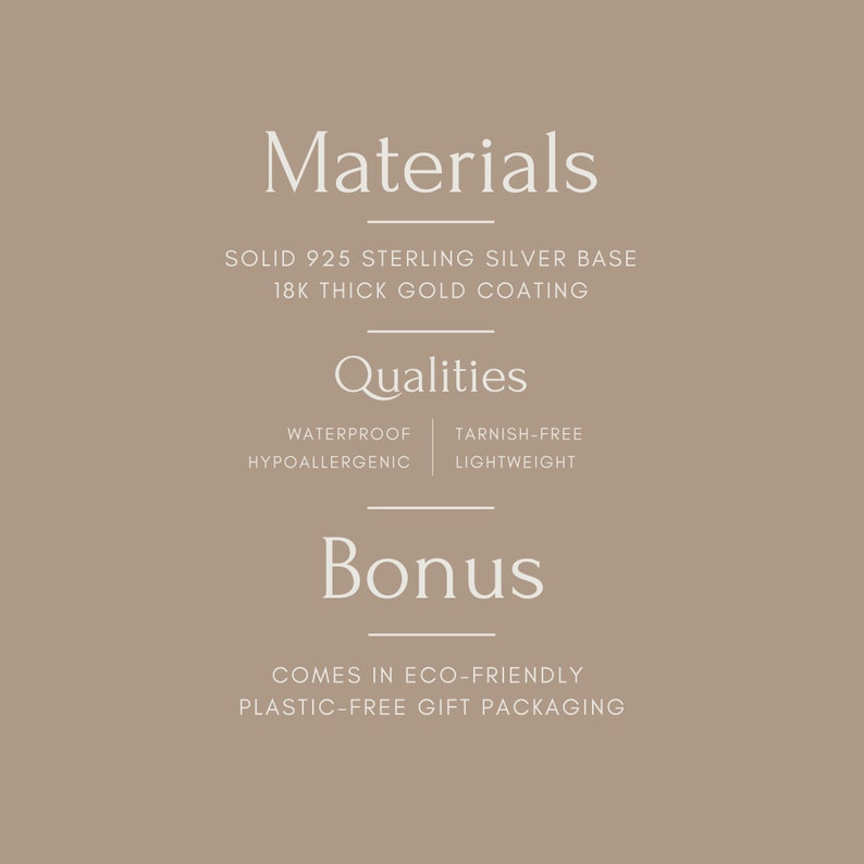 Puede incluir: Gr&aacute;fico beige con texto blanco que detalla los materiales, las cualidades y las bonificaciones del producto. Los materiales son una base s&oacute;lida de plata de ley 925 con un revestimiento de oro grueso de 18K. Las cualidades incluyen impermeable, hipoalerg&eacute;nico, resistente al deslustre y ligero.