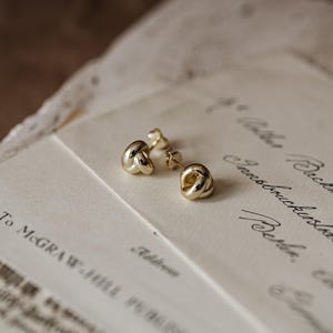 Love Knot Earrings, Dainty Stud Earrings, Minimalist Knot Earrings, Gift for Her, Bridesmaid Gifts, Everyday Earrings, Free Shipping | Salma