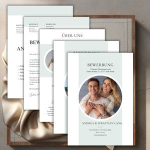 May include: A light blue and white flyer with a photo of a couple in a circle. The flyer says "Bewerbung" which is German for "Application". The text also says "3 Zimmer Wohnung in der Tollen Straße 17, 11717 Tolle Stadt" which translates to "3 room apartment in Tollen Street 17, 11717 Tolle City". The flyer also includes the names "Andrea & Sebastian Lang" and contact information.