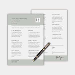 Pode incluir: Documento de duas páginas intitulado "LUXURY INTERIORS CLIENT CONTRACT" com uma caneta. A página esquerda tem uma borda verde clara e inclui seções para o escopo dos serviços, o processo de design e as taxas. A página direita tem seções para confidencialidade e lei aplicável.