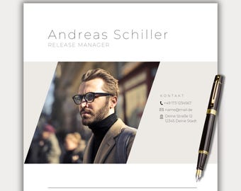 May include: A black and white resume template with a photo of a man wearing a black turtleneck and glasses. The text on the resume includes "Andreas Schiller", "Release Manager", "Kontakt", "+49 173 1234567", "name@mail.de", "Deine Straße 12", "12345 Deine Stadt", and "Bewerbung".