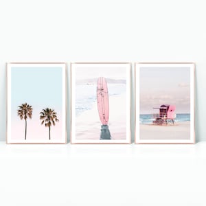 Conjunto de 3 fotografías costeras en rosa y verde azulado impresas o en lienzo, decoración de habitación de niña, impresiones de playa de verano de chica surfista, conjunto de impresiones de palmeras de California