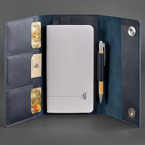 Handgefertigter Organizer aus echtem Leder mit Blanko-Notizbuch | Elegantes Accessoire | Größe 16,5x23x4,5 cm