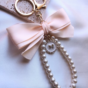 Porte-clés avec perles et ruban, ruban crème, élégant porte-clés avec perles, accessoire de sac à main pour elle, cadeau pour maman, porte-clés de luxe pour femme, mignon porte-clés