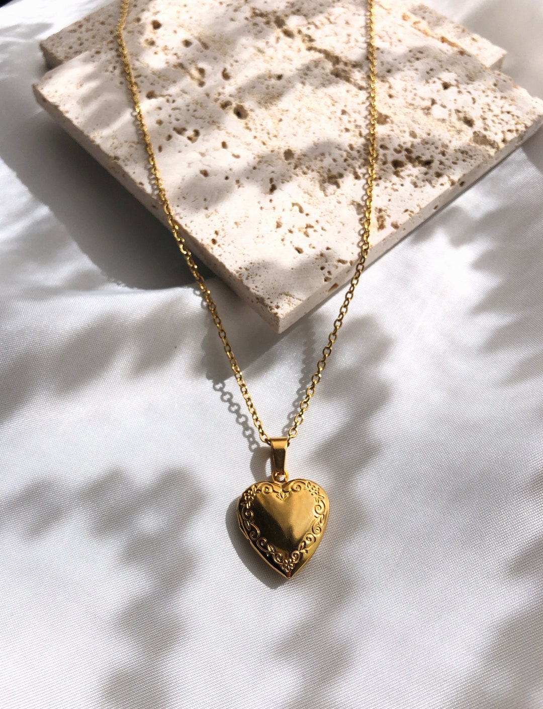 Heart Medallion Necklace – Gold