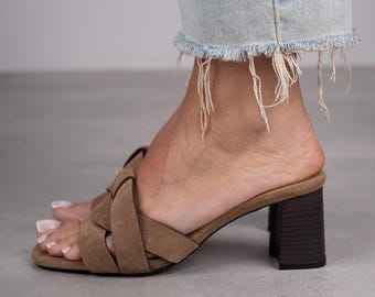 Bruine echt suède damespantoffels met blokhakken, damespantoffels, blokhakken, open sandalen, handgemaakte pantoffels, vrijetijdsschoenen, zomerschoenen, Linda