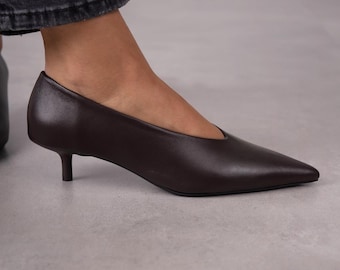 Bruine leren lage hakken met puntneus: echt leren stiletto's