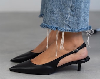 Zwarte slingbackschoenen van veganistisch leer: lage hak met spitse neus