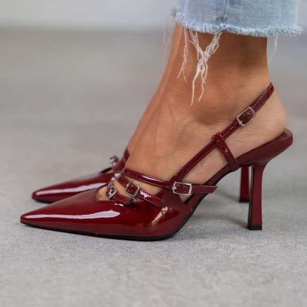 Chaussures à talons hauts en cuir verni bordeaux, cuir verni, chaussures pointues, escarpins bout fermé, talons avec bride à la cheville, talons aiguilles, chaussures de soirée, fantaisie