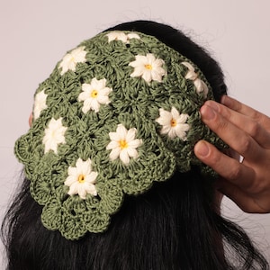 Daisy Green Crochet Bandana, Flower Hair Kerchief, Boho Hair Scarf, Retro Head Band, Crochet Hair Accessory