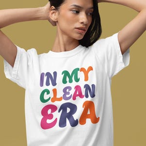 Koszulka In My Clean Era | Kolorowa koszulka z nadrukiem bąbelków w stylu retro