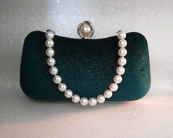 Stylish Emerald Green Velvet Clutch Bag with Pearl Handle - Silver Hardware, Statement Piece for Any Outfit