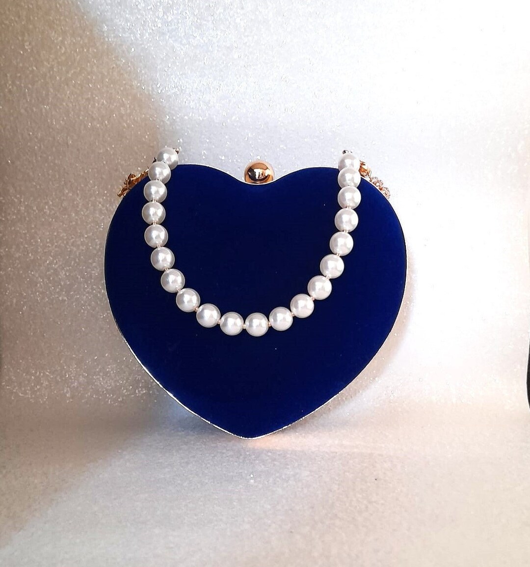 HEART SHAPED VELVET CLUTCH