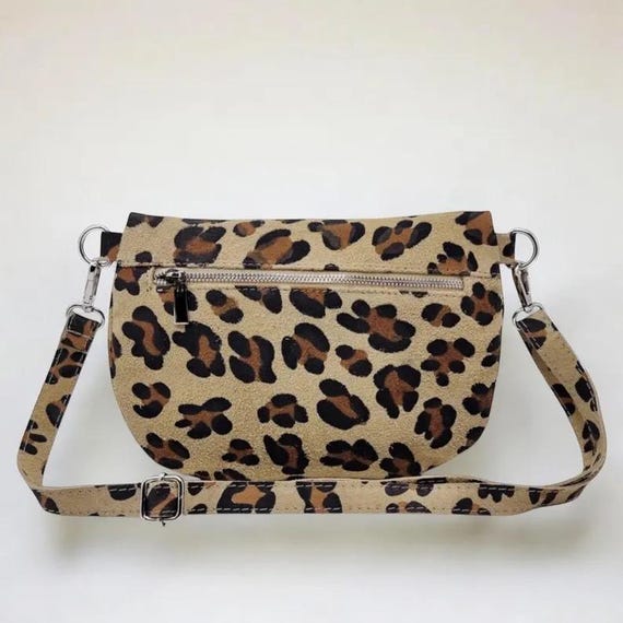 ショルダーバッグ・ポシェット Leopard Suede Shoulder Bag Camel Leopard Suede Bag, Suede Bag, Suede Bag, Bum Bag, Leopard