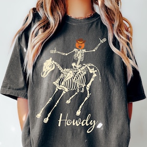 Howdy Skeleton Comfort Colors® Shirt, Funny Skeleton Shirt, Western Aesthetic Halloween Tshirt, Retro Halloween Shirt, Vintage Halloween