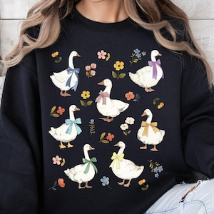 Vintage Goose Sweatshirt, Funny Goose Tshirt, Oversized Shirt, Aesthetic Retro Vintage TShirt, Trendy Cute Geese Sweater, Farm Animals Shirt