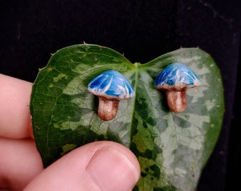 Cute little clay mushroom stud earrings (hypoallergenic/stainless steel)