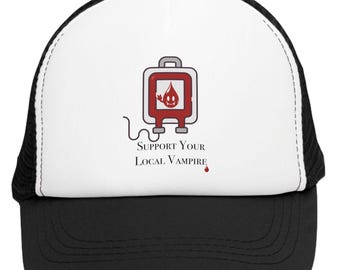 Gorra de camionero con bolsa de sangre de vampiro