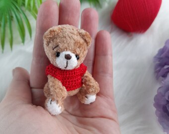 Mini osito de peluche marrón claro con camiseta roja. Lindo osito de peluche de bolsillo. Oso pequeño para abrazar. Mascota de peluche Blythe. Regalo para amigos, nieta.