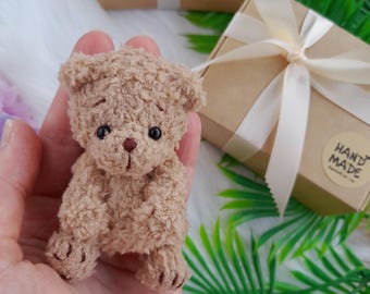 Mini Kuscheltier Plüschtier einzigartig Teddybär in Geschenkbox. Taschenschulkind. Winzig niedlich. Kleines Tier. Weihnachten, Geburtstag Plushies Geschenk.