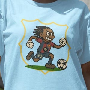Wąż gumowy obrońca kreskówka | Plakat piłkarski w stylu vintage | Retro Football Digital Download | Francuski prezent artystyczny piłkarski