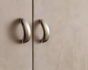 Curved Edge Cabinet Pull, Minimalist Metal Handle for Drawers and Cupboards