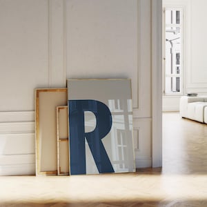 Póster de la letra R, arte con letras en azul marino y azul claro, impresión de letras grandes, letras en negrita, arte de pared con iniciales, decoración de dormitorio universitario, arte de pared para habitación de niños