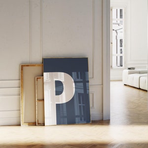 Póster con la letra P, arte con letras azul marino, impresión con la letra P grande, letra en negrita para pared, letra para habitación preppy, decoración de dormitorio universitario, arte lindo para apartamento