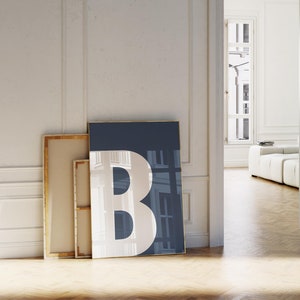 Letra B impressa, pôster de letras do alfabeto branco e azul marinho, letra para impressão para dormitório, letra para berçário, letra para quarto, placa de letra única