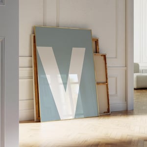 Impresión de la letra V, arte de pared con letras blancas y azules, póster con letras del alfabeto azul suave, letra para niños, letra minimalista imprimible, letrero con letras grandes
