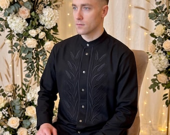 Camisa de lino negra para hombre, regalo personalizado para novio, camisa elegante e informal, camisa minimalista oscura bordada, túnica de lino extragrande para él.