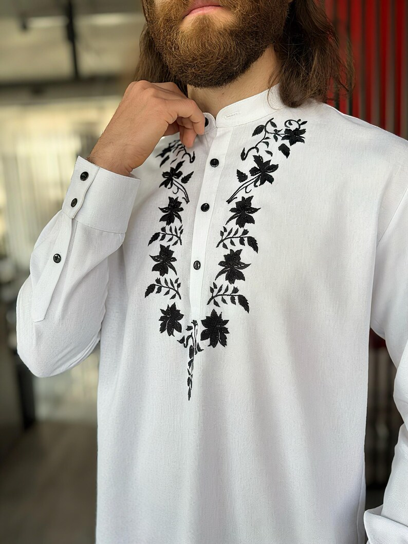 Camisa de lino bordada para hombre, camisa de manga larga personalizada de talla grande para hombre, camisa de lino para novio, atuendo para invitados de boda para hombres grandes y altos. White shirt+Black em