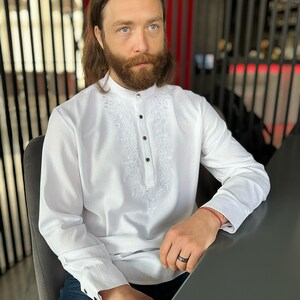 Camisa de lino bordada para hombre, camisa de manga larga personalizada de talla grande para hombre, camisa de lino para novio, atuendo para invitados de boda para hombres grandes y altos. imagen 16