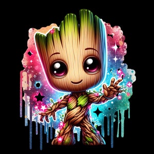 Könnte beinhalten: Eine Cartoon-Illustration eines grünen, braunen und rosafarbenen Groot-Charakters aus dem Guardians of the Galaxy-Film-Franchise. Der Charakter steht mit ausgestreckten Armen da und hat einen freundlichen Gesichtsausdruck. Der Hintergrund ist eine farbenfrohe Galaxie mit Sternen und einem blauen und rosafarbenen Farbklecks-Effekt.