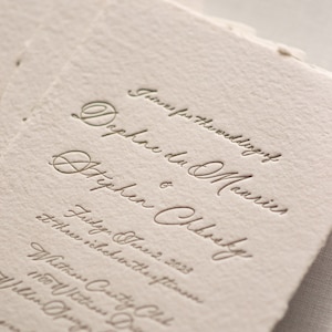 Invitation de mariage typographique, invitations élégantes en papier faites à la main, invitation formelle de fleurs sauvages, la suite Jacqueline, ÉCHANTILLON semi-personnalisé image 4